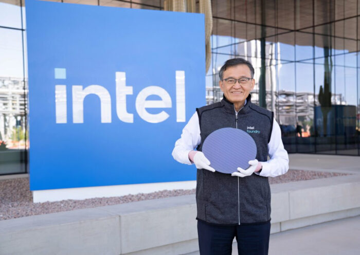 Clearwater Forest: Intel Xeon 6+ mit bis zu 288 Kernen 1 lib-bu-tan-wafer-ultra-core-3-1024x726