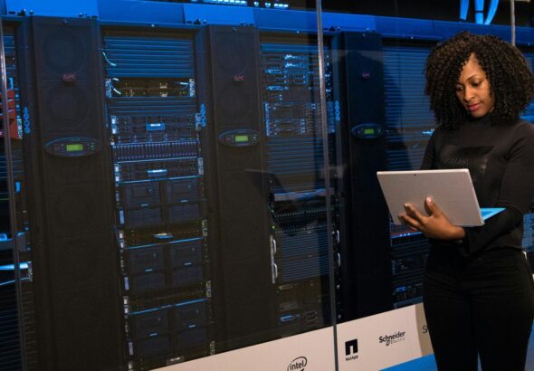 Meta setzt auf 1PB E2-SSDs für GPU-Scale-Compute 14 Meta setzt auf 1-PB-E2-SSDs für GPU-Scale-Compute