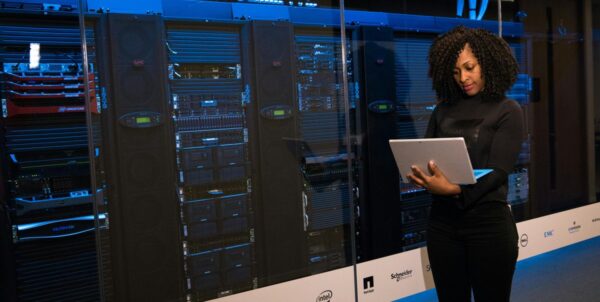 Meta setzt auf 1PB E2-SSDs für GPU-Scale-Compute 1 Meta setzt auf 1-PB-E2-SSDs für GPU-Scale-Compute